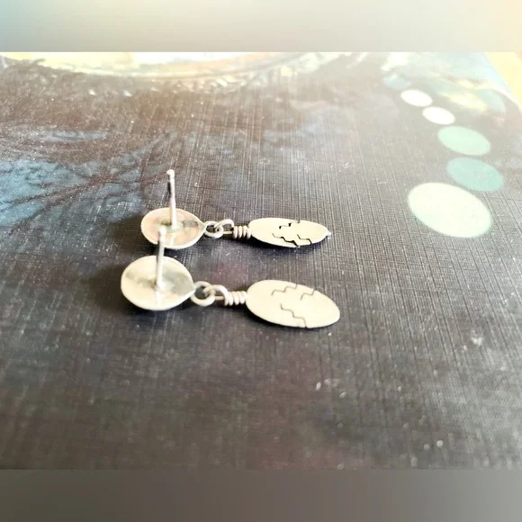 ❤️ Native American handcrafted feather post earrings - Picture 4 of 5